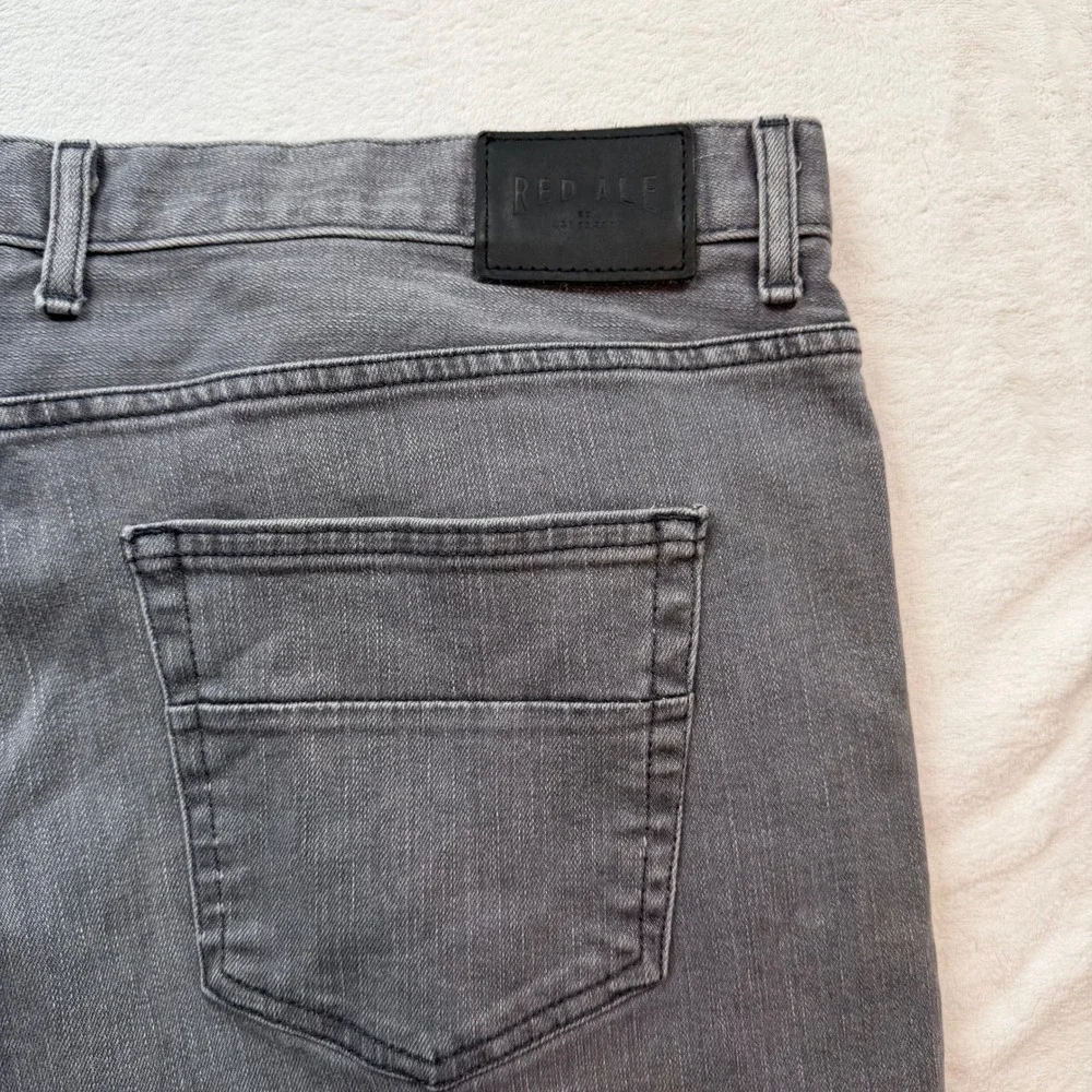 Red Ale by Alesbury Jeans Mens 40x30 Washed Grey Good Straight Leg MW20064-RX